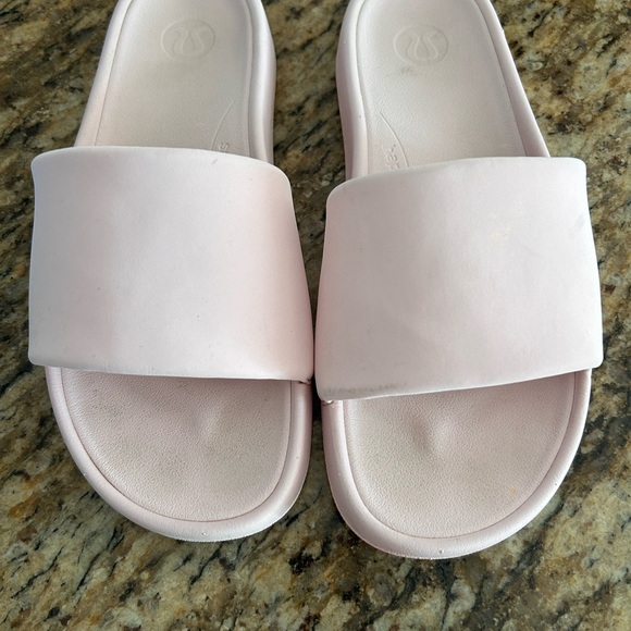 Lululemon light pink slides size 8 - Picture 1 of 3